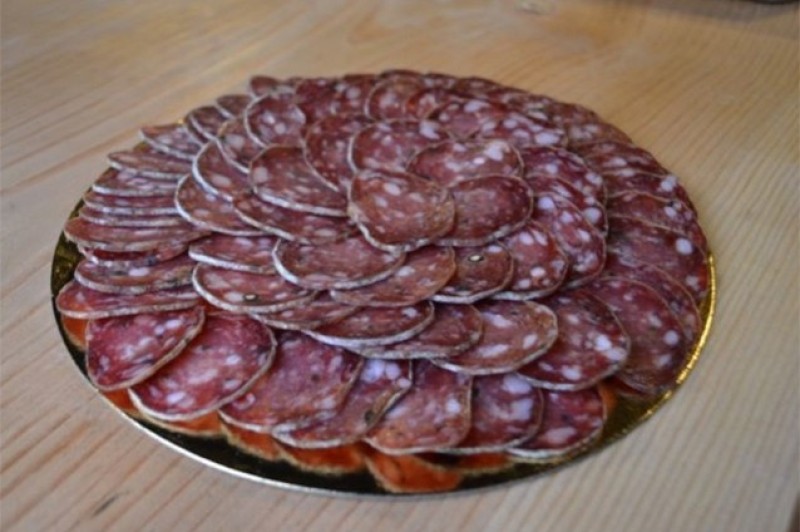 saucisson à la truffe rosace de charcuterie Millas