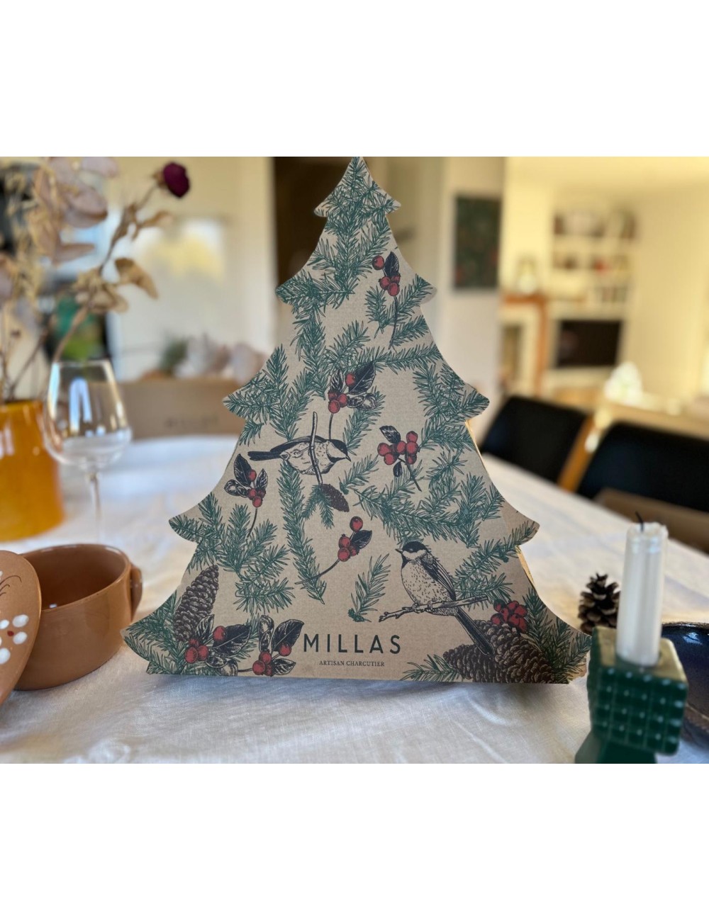 Coffret Sapin de Noël Millas – Saveurs Authentiques et Festives