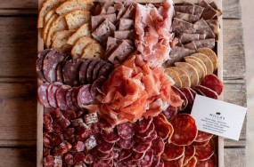 Plateau de charcuterie cuite et charcuterie sèche Millas
