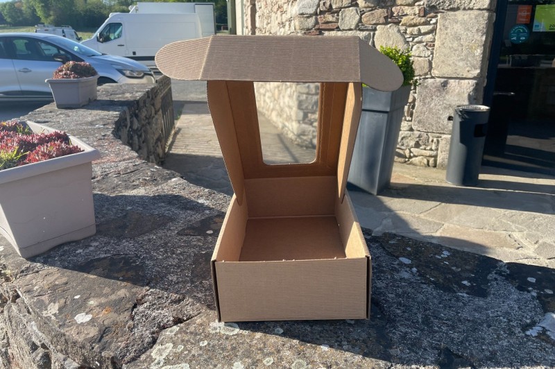 Emballage kraft ondulé avec fenêtre Emballage kraft ondulé avec fenêtre