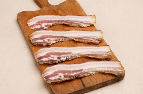 Poitrine salée fumée séchée en tranches - charcuterie millas