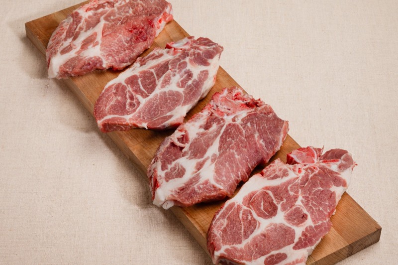 Côtelettes échines charcuterie millas